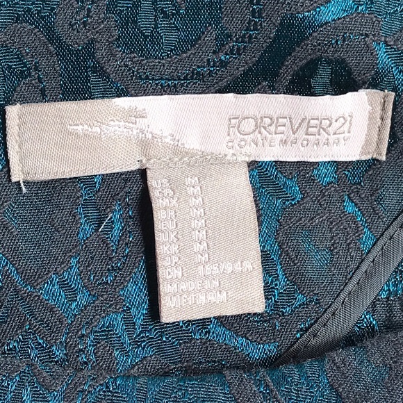 Dresses - Picture 3 of 8